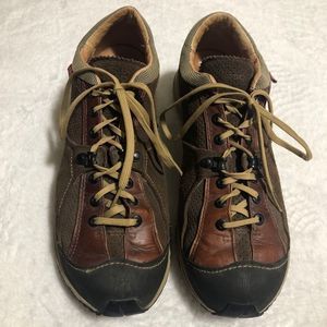 MEDIUM Men’s Lace-Up Shoes